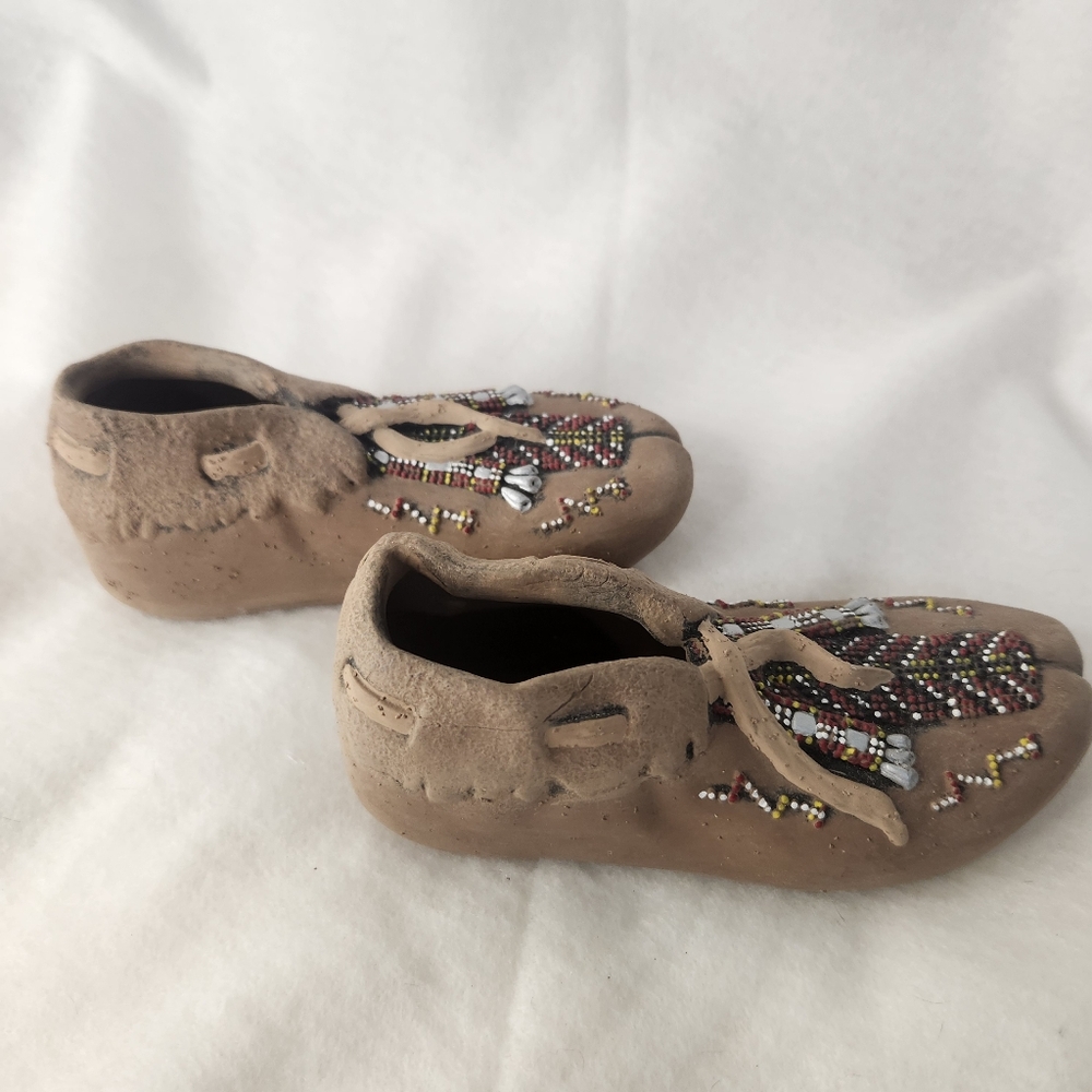 Ceramic  Vtg Mooccasins 6 In Long. Signed By Artist MM And Dated 1996 Native Inf